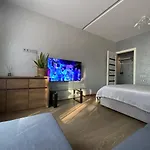 новобудова центр,стоянка для авто, жк семицвіт, документи Apartment Lviv