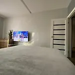 новобудова центр,стоянка для авто, жк семицвіт, документи Apartment *