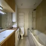 новобудова центр,стоянка для авто, жк семицвіт, документи Apartment *