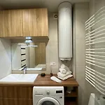 Apartment новобудова центр,стоянка для авто, жк семицвіт, документи