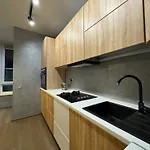 Apartment новобудова центр,стоянка для авто, жк семицвіт, документи *