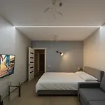 Apartment новобудова центр,стоянка для авто, жк семицвіт, документи *