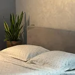 новобудова центр,стоянка для авто, жк семицвіт, документи Apartment *